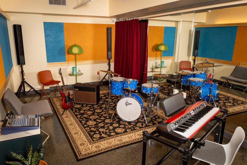 Large Rehearsal Studio with Mirrors